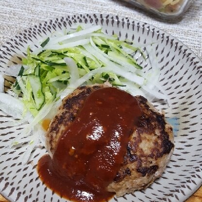 ハンバーグ作りは苦手だったんですがふっくら美味しく作るのことが出来ました！！　マヨネーズ良いですね！余ったタネは明日のお弁当用に♪